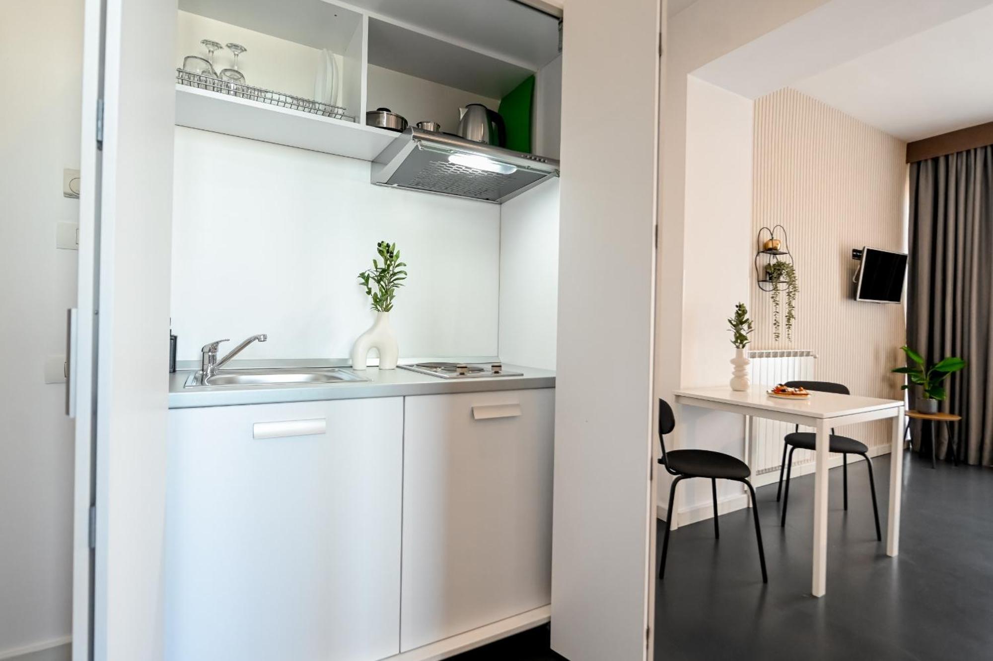 Urban Elegance - Stylish Central Accommodation Bukarest Værelse billede