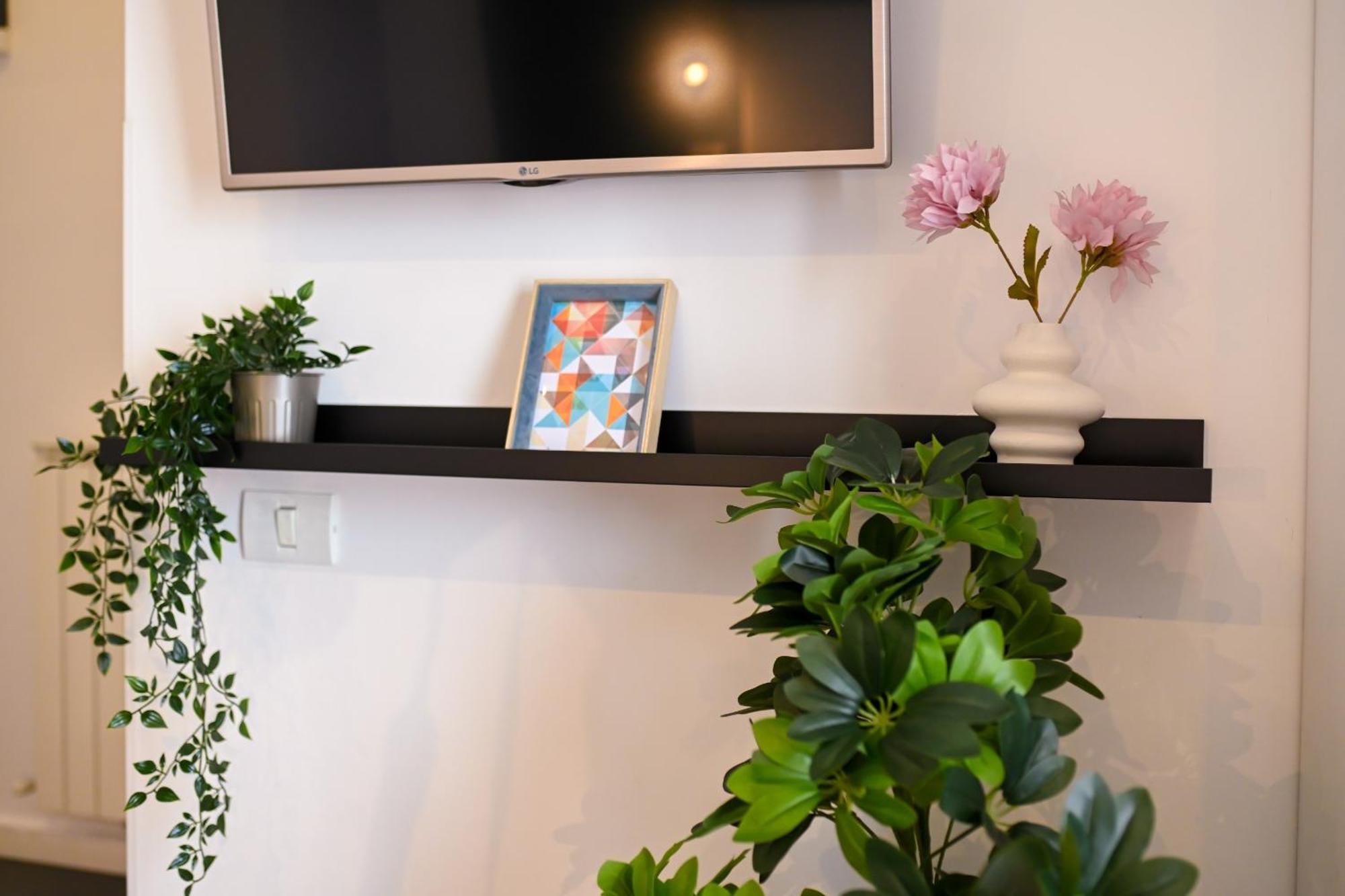 Urban Elegance - Stylish Central Accommodation Bukarest Værelse billede