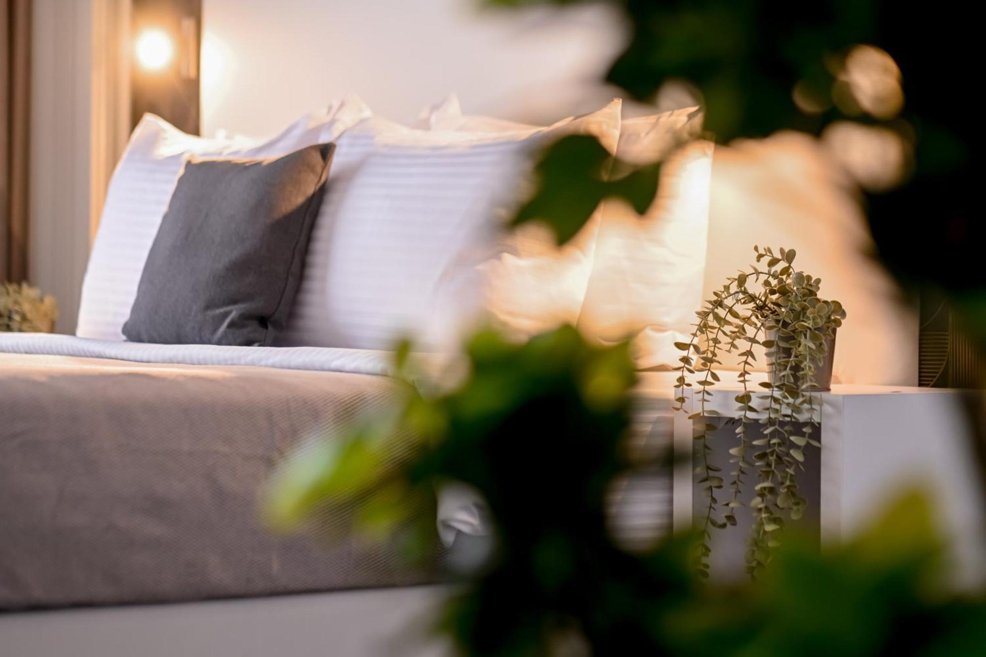 Urban Elegance - Stylish Central Accommodation Bukarest Værelse billede