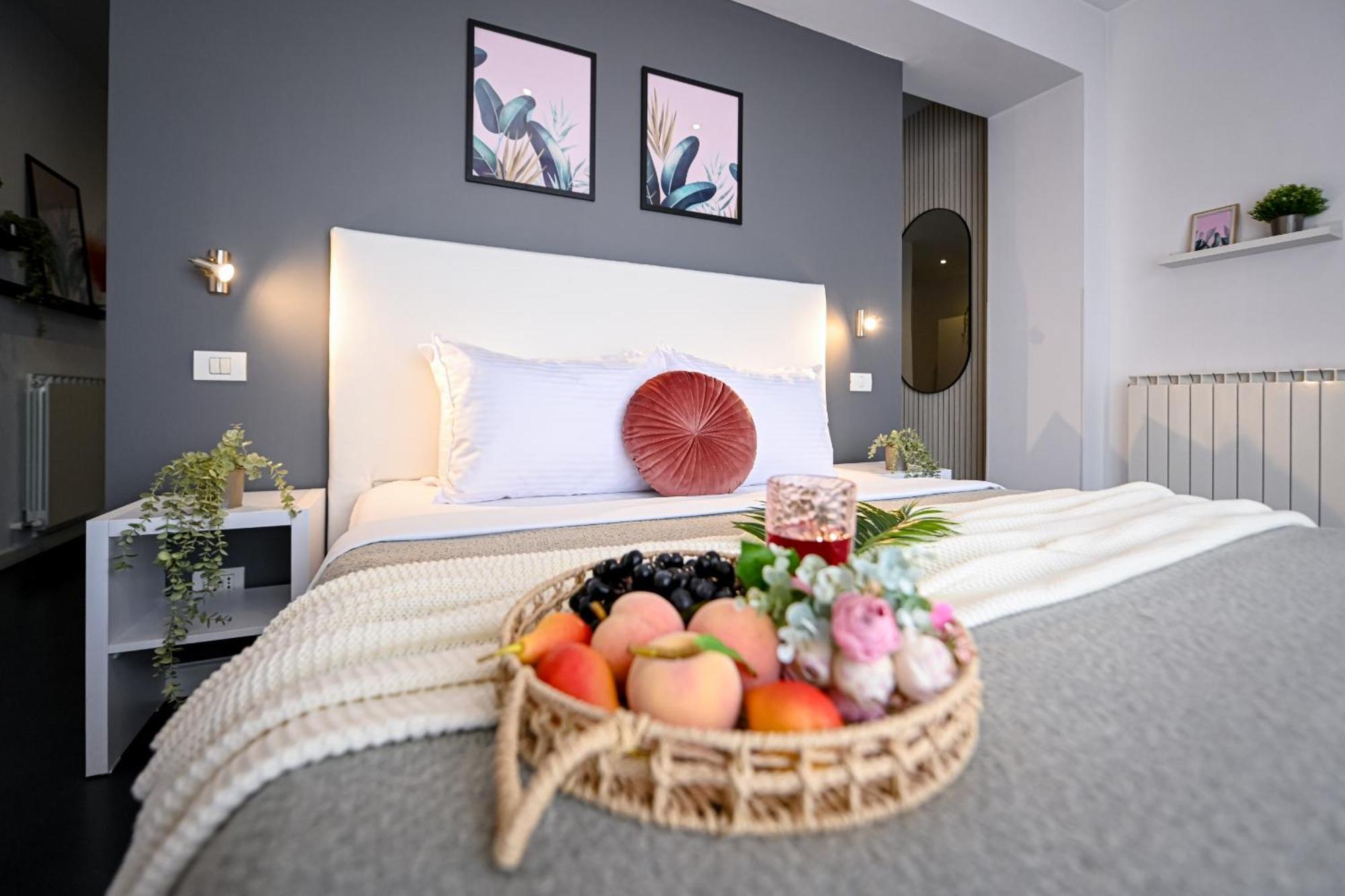 Urban Elegance - Stylish Central Accommodation Bukarest Værelse billede