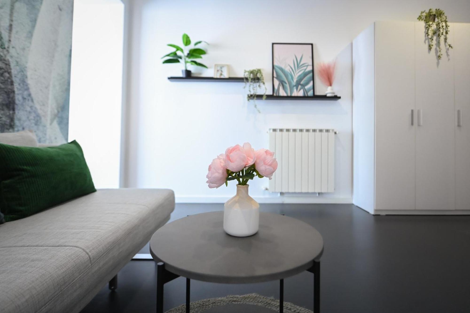 Urban Elegance - Stylish Central Accommodation Bukarest Værelse billede