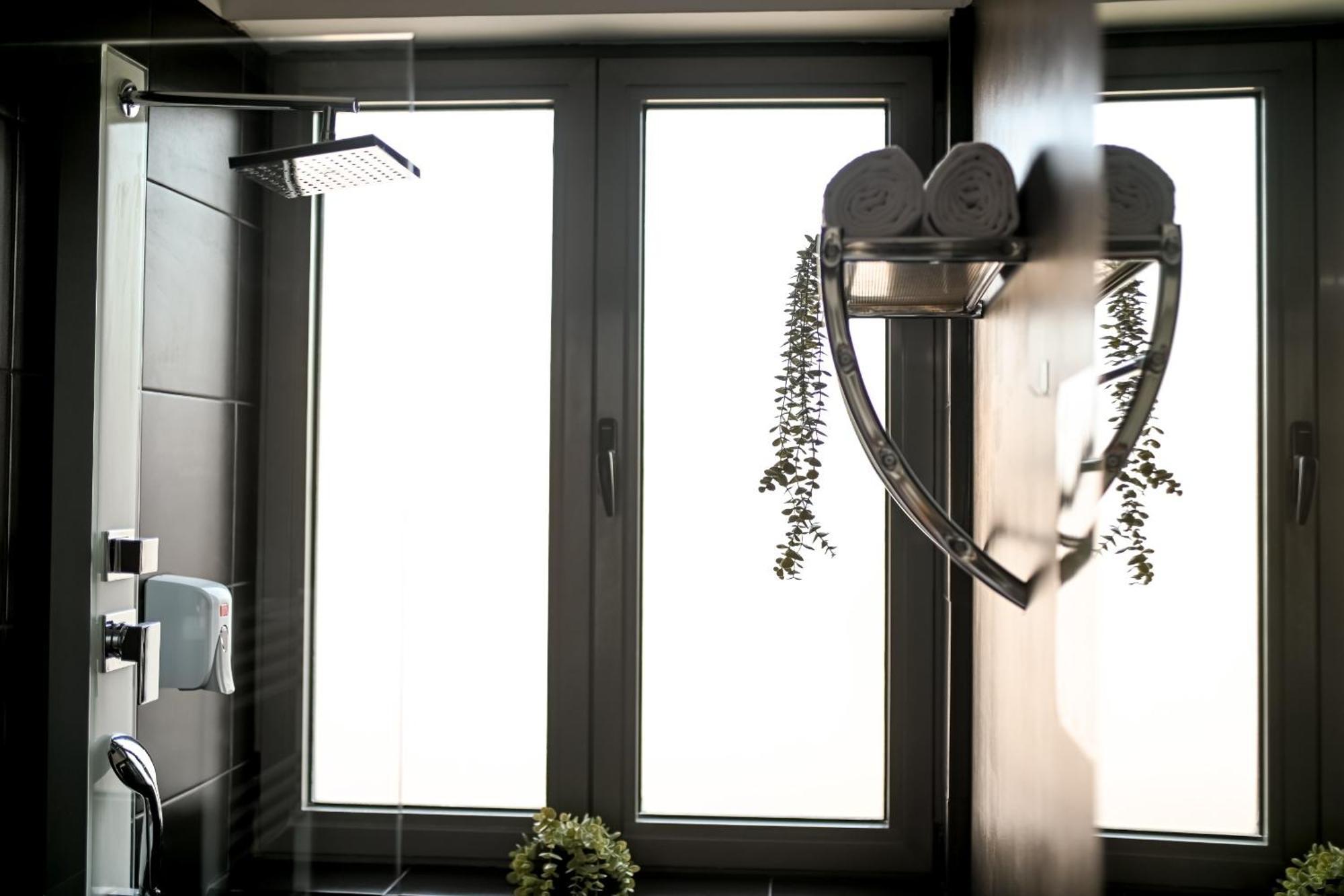 Urban Elegance - Stylish Central Accommodation Bukarest Værelse billede
